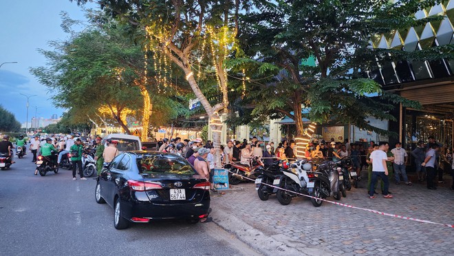 M&acirc;u thuẫn trong l&uacute;c t&iacute;nh tiền, nh&acirc;n vi&ecirc;n qu&aacute;n karaoke ch&eacute;m kh&aacute;ch tử vong - Ảnh 2.