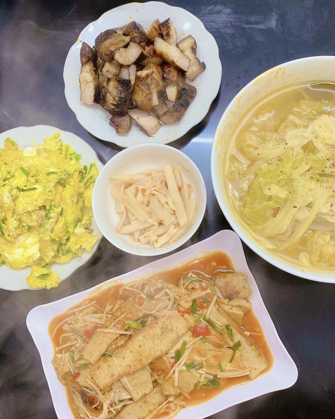 Tr&igrave;nh l&agrave;ng loạt m&acirc;m cơm chuẩn ngon - bổ - rẻ, nữ sinh vi&ecirc;n được thả tim tới tấp - Ảnh 4.