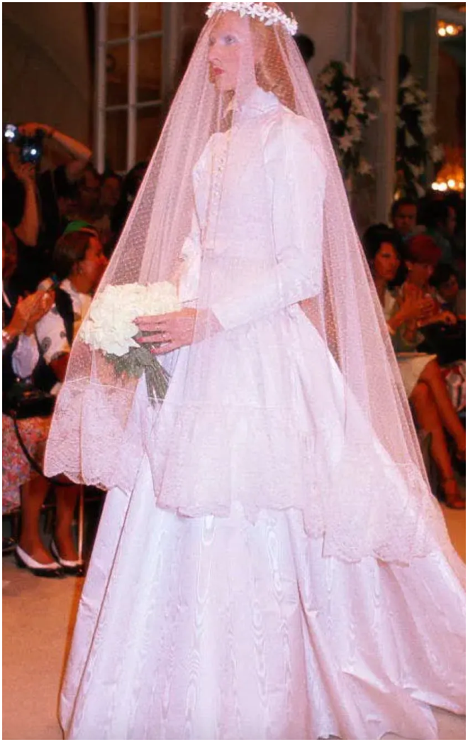 NTK Yves Saint Laurent và 11 mẫu váy cưới mang tính biểu tượng - Ảnh 3.