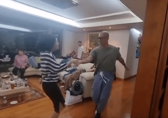 Chồng người Hàn của Từ Hy Viên gây tranh cãi khi thoải mái nhảy cùng em vợ - Ảnh 3.