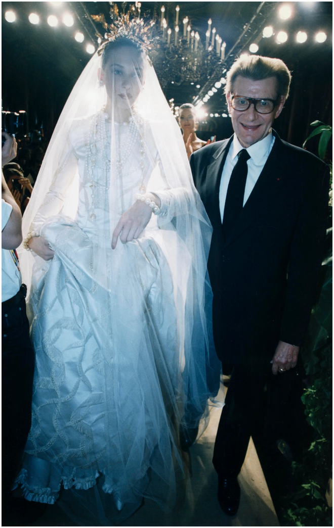 NTK Yves Saint Laurent và 11 mẫu váy cưới mang tính biểu tượng - Ảnh 8.