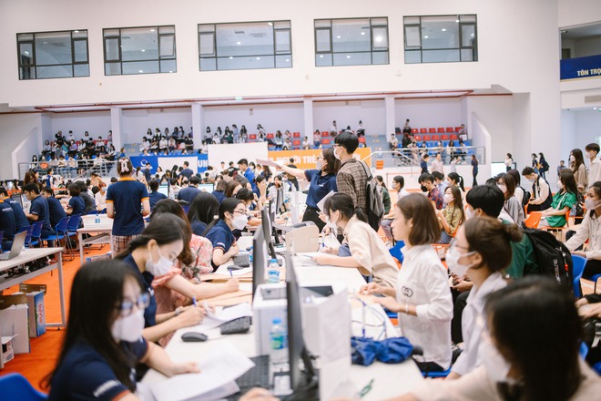 Năm 2023, điểm chuẩn những ng&agrave;nh n&agrave;o dự kiến tăng cao? - Ảnh 1.