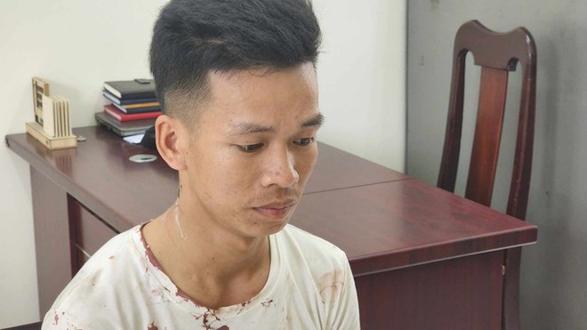 Hận t&igrave;nh, nam thanh ni&ecirc;n ch&eacute;m người y&ecirc;u ngay giữa chợ - Ảnh 1.