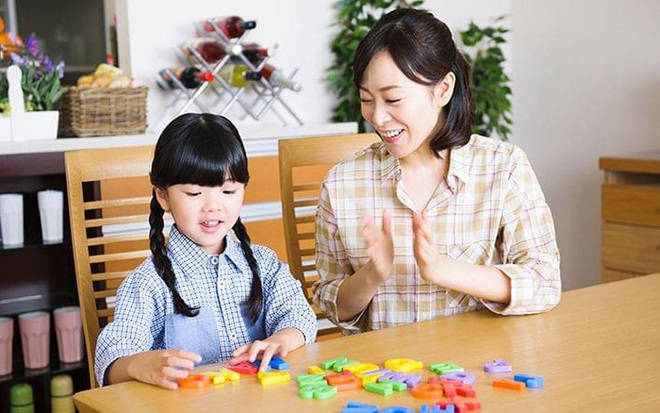 4 giọng điệu cha mẹ d&ugrave;ng khi n&oacute;i chuyện với con sẽ tăng gấp đ&ocirc;i hiệu quả gi&aacute;o dục - Ảnh 1.