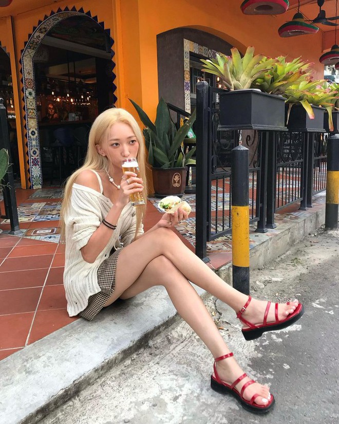 Ngắm bộ sưu tập sandal đẹp m&ecirc; của n&agrave;ng fashionista H&agrave;n - Ảnh 2.