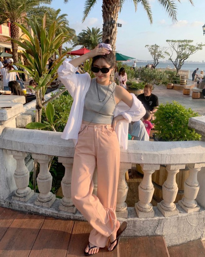 Tham khảo c&aacute;ch phối &aacute;o sơ mi v&agrave; quần ống rộng đẹp - Ảnh 8.