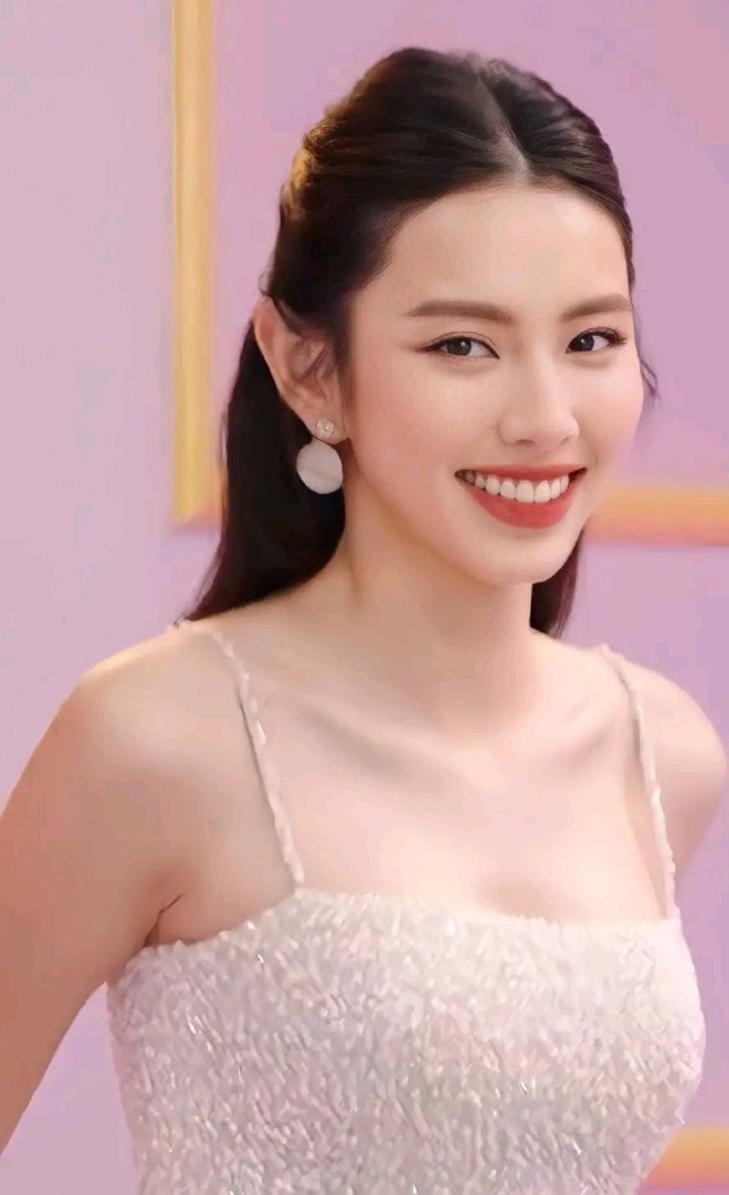 Nhan sắc g&acirc;y sốt của Th&ugrave;y Ti&ecirc;n tr&ecirc;n s&oacute;ng truyền h&igrave;nh, bắt g&oacute;c n&agrave;o cũng cuốn h&uacute;t, ngọt ng&agrave;o - Ảnh 2.