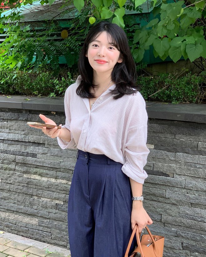 Tham khảo c&aacute;ch phối &aacute;o sơ mi v&agrave; quần ống rộng đẹp - Ảnh 3.