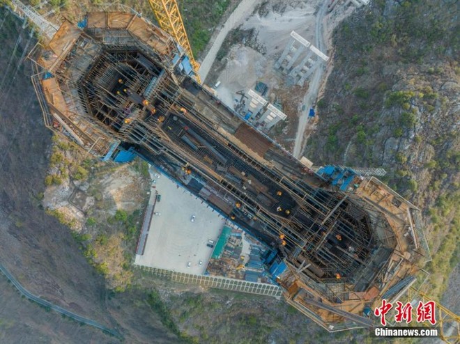Tự phá kỷ lục của chính mình, Trung Quốc xây tiếp cầu cao nhất thế giới bên trên vết nứt Trái Đất - Ảnh 8.
