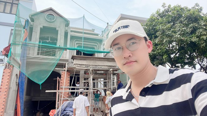 Sao nam Vbiz c&ugrave;ng người y&ecirc;u đồng giới trước đ&aacute;m hỏi: Sở hữu biệt thự 3000m2, l&agrave; bố bỉm của nh&oacute;c tỳ song sinh - Ảnh 10.