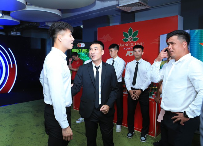 Hoàng Đức như chú rể, dàn cầu thủ bảnh bao đến tham dự V.League Awards 2023 - Ảnh 12.