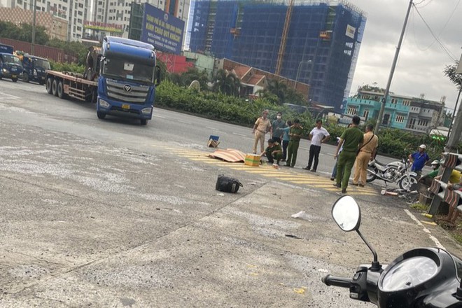 Tai nạn giao th&ocirc;ng nghi&ecirc;m trọng ở TP Thủ Đức - Ảnh 1.