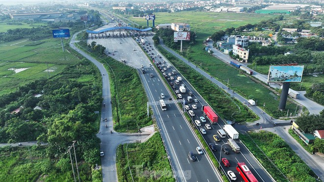 Hà Nội: Ô tô ùn dài ở đường Vành đai 3 trên cao - Ảnh 10.