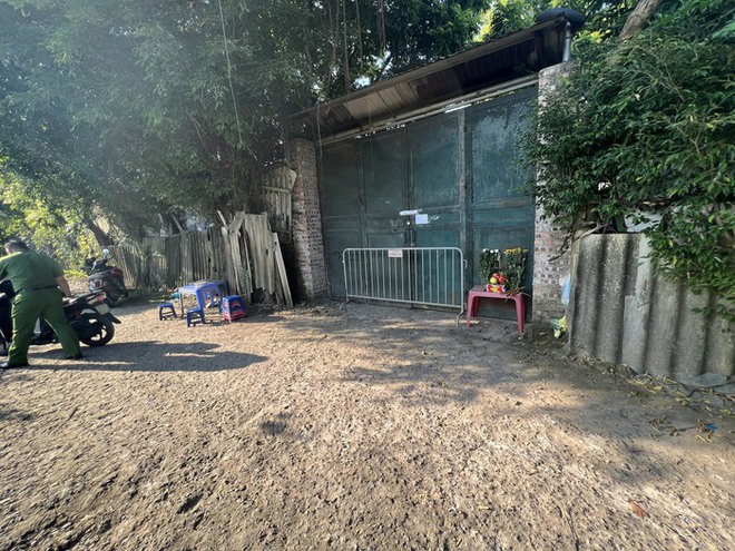 Vụ mẹ v&agrave; 2 con bị s&aacute;t hại ở H&agrave; Nội: H&agrave;ng x&oacute;m n&oacute;i về người chồng - Ảnh 2.