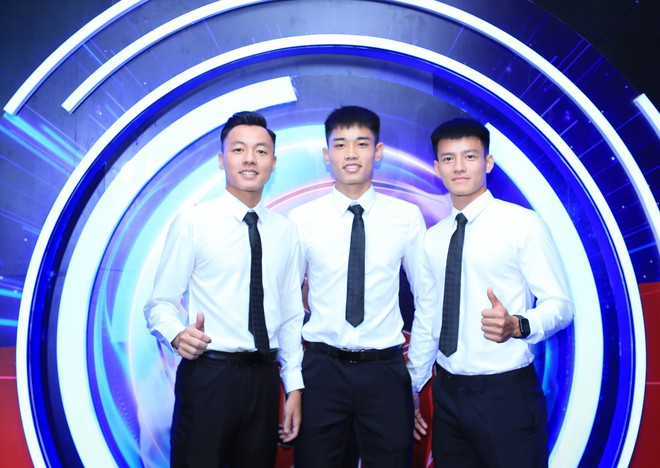 Hoàng Đức như chú rể, dàn cầu thủ bảnh bao đến tham dự V.League Awards 2023 - Ảnh 10.