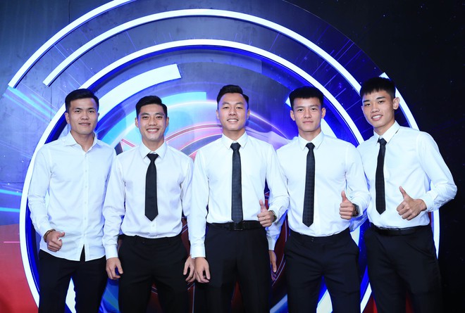 Hoàng Đức như chú rể, dàn cầu thủ bảnh bao đến tham dự V.League Awards 2023 - Ảnh 7.