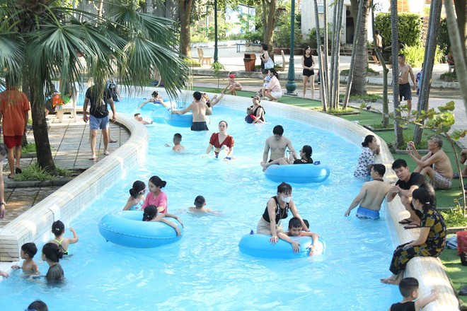H&agrave;ng ngh&igrave;n người đổ về C&ocirc;ng vi&ecirc;n nước Hồ T&acirc;y vui chơi trong ng&agrave;y đầu nghỉ lễ Quốc kh&aacute;nh - Ảnh 10.
