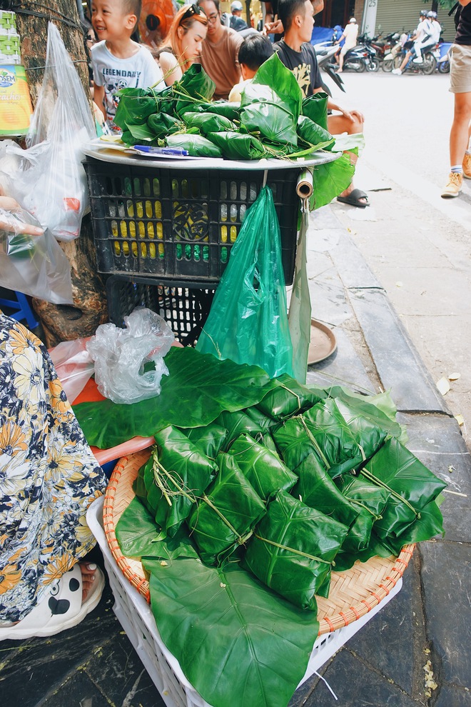 Giới trẻ Hà Nội rủ nhau "bắt trend mùa thu" rần rần trên khu phố Nhà Thờ - Ảnh 5.