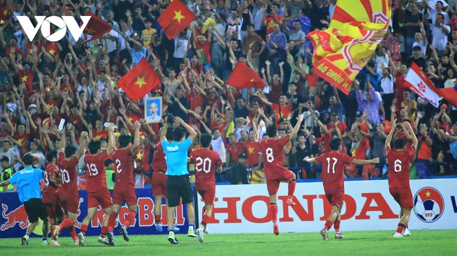 H&agrave;nh động đẹp của cầu thủ U23 Việt Nam sau trận thắng Yemen - Ảnh 8.