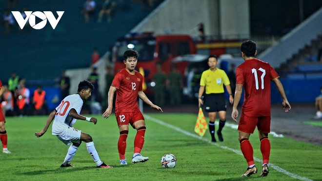 H&agrave;nh động đẹp của cầu thủ U23 Việt Nam sau trận thắng Yemen - Ảnh 7.