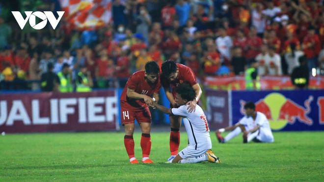 Hành động đẹp của cầu thủ U23 Việt Nam sau trận thắng Yemen - Ảnh 2.