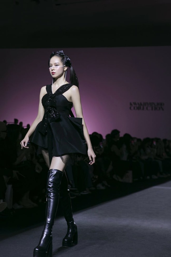 Hoa hậu Thanh Thủy, mẫu nhí Bảo Hà được khen khi diễn thời trang tại Hàn Quốc - Ảnh 3.