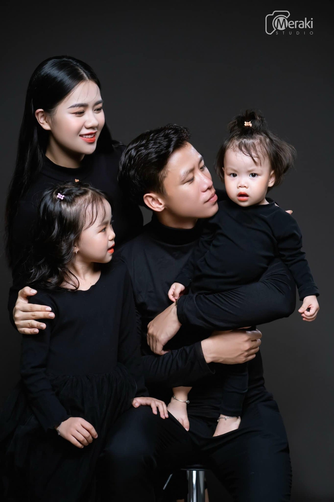 Đội trưởng ĐT Việt Nam và hoa khôi ĐH Vinh sau 5 năm kết hôn: Có nhà lầu, xe sang cùng 2 cô con gái - Ảnh 2.