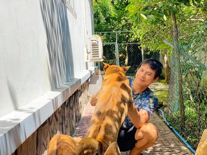 Nam thần màn ảnh Trí Quang âm thầm ly hôn, U50 sống một mình trong nhà vườn 800m2, vui thú điền viên - Ảnh 6.