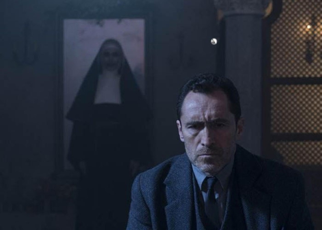 Những chi tiết thú vị trong The Nun 2, đặc biệt after credit hé lộ phần 4 của The Conjuring - Ảnh 5.