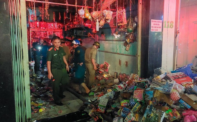 Cửa hàng bán đồ chơi Trung thu bốc cháy ở trung tâm Đà Nẵng - Ảnh 3.
