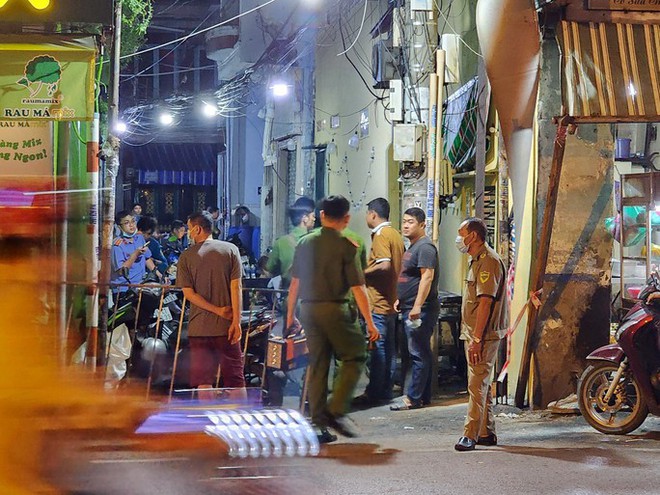 TPHCM: Ph&aacute;t hiện nam b&aacute;c sĩ v&agrave; em g&aacute;i tử vong trong nh&agrave; - Ảnh 1.