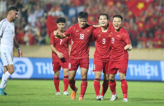 Được FIFA cộng điểm, đội tuyển Việt Nam thăng tiến trên bảng xếp hạng thế giới - Ảnh 1.
