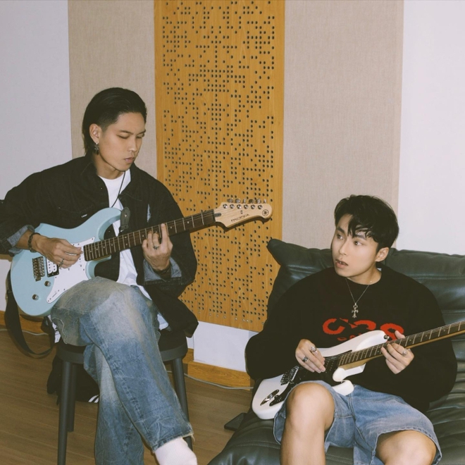Danh t&iacute;nh anh đ&aacute;nh guitar &ldquo;hớp hồn&rdquo; netizen ở Rap Việt: Bạn th&acirc;n wokeup, đang học ở Mỹ bỏ về l&agrave;m nhạc - Ảnh 5.