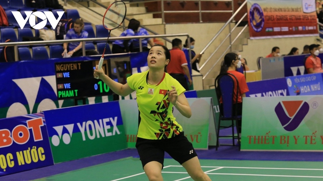 Nguyễn Thuỳ Linh thắng ngược Vũ Thị Trang ở giải cầu lông Vietnam Open 2023 - Ảnh 1.
