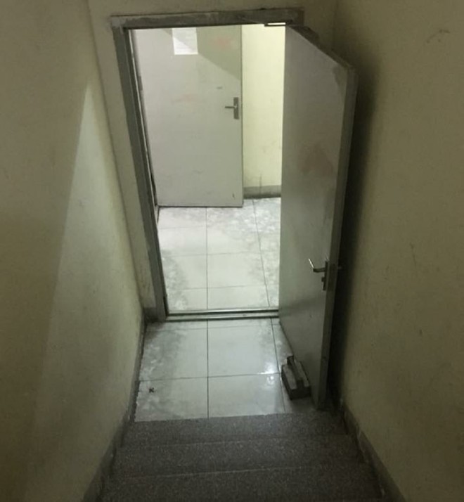 V&igrave; sao cửa tho&aacute;t hiểm chung cư lu&ocirc;n phải đ&oacute;ng? - Ảnh 2.