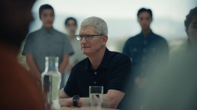 CEO Apple gây bất ngờ trong lần đầu làm diễn viên, fan còn đòi trao luôn giải Oscar - Ảnh 4. CEO Apple gây bất ngờ trong lần đầu làm diễn viên, fan còn đòi trao luôn giải Oscar - Ảnh 4.