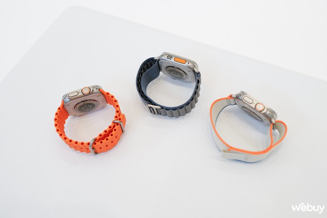 Cận cảnh Apple Watch Ultra 2 tại sự kiện ra mắt: Vẫn đẹp sang, cử chỉ &ldquo;bấm ng&oacute;n tay&rdquo; qu&aacute; tiện - Ảnh 6.