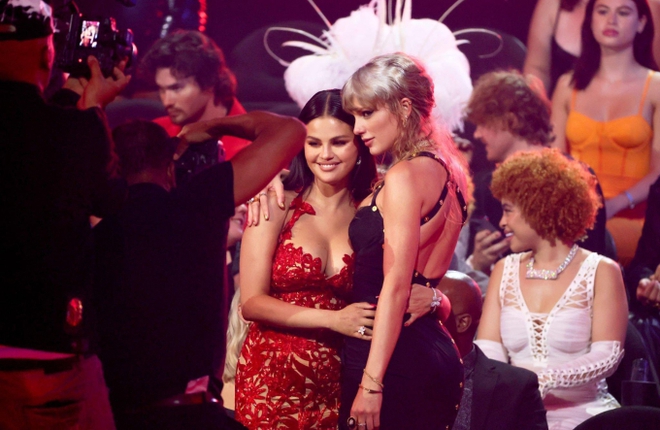 Nữ hoàng VMAs 2023 gọi tên Taylor Swift: Chặt chém trên thảm hồng, giật 9 chiếc cúp không bằng khoảnh khắc rơi nhẫn 400 triệu - Ảnh 12.