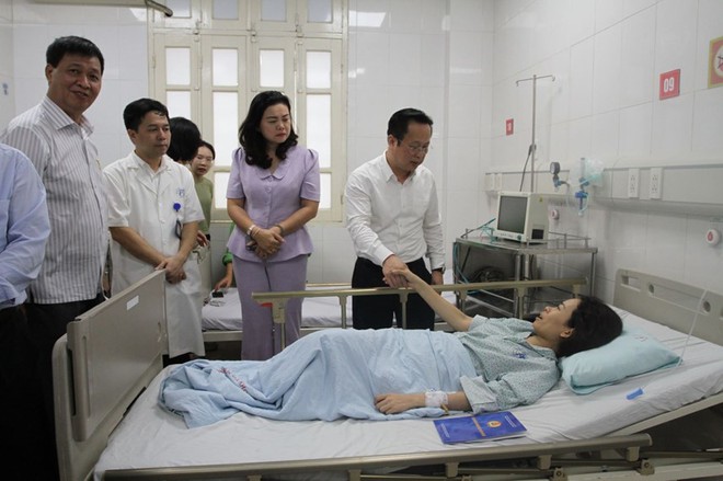 Th&ecirc;m gi&aacute;o vi&ecirc;n bị thương trong vụ ch&aacute;y chung cư mini - Ảnh 2.