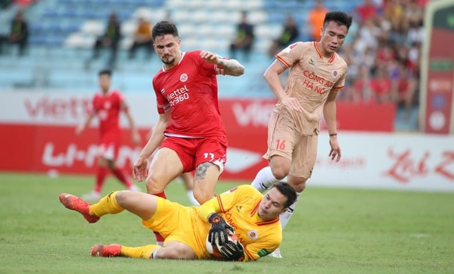 HLV Troussier khó kiếm cầu thủ Việt kiều cho đội tuyển Việt Nam - Ảnh 1.