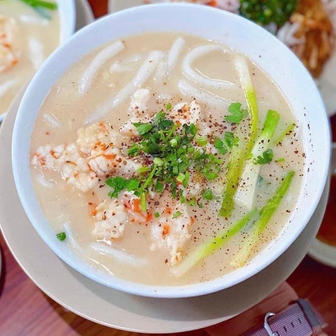 Miền Tây có món bánh canh mặn nước cốt dừa, nghe lạ tai nhưng ăn rất cuốn - Ảnh 1.