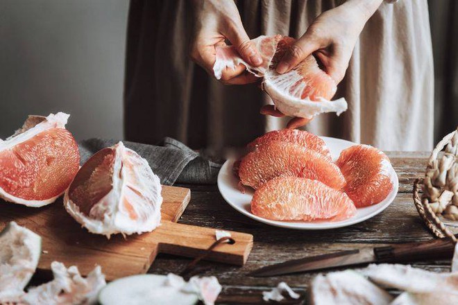 Loại quả chua ngọt l&agrave; b&aacute;u vật dinh dưỡng chứa v&ocirc; v&agrave;n c&ocirc;ng dụng nhưng 3 nh&oacute;m người n&ecirc;n c&acirc;n nhắc khi ăn - Ảnh 2.