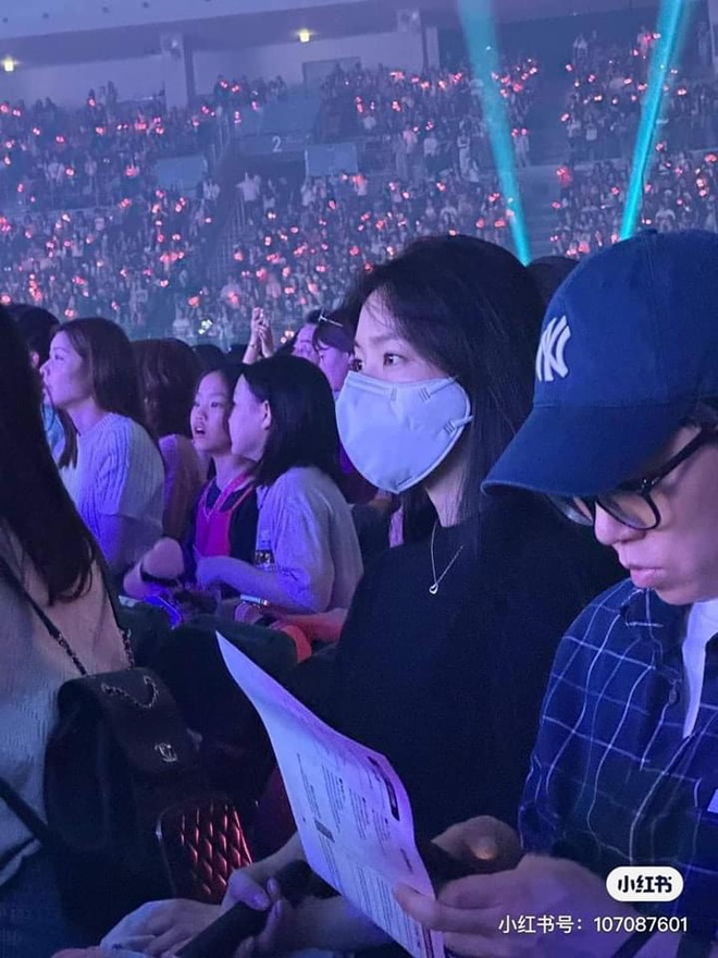 Dàn sao Hàn tề tựu tại concert BLACKPINK: Vợ chồng Taeyang làm tâm điểm, bạn trai Jisoo bị điểm danh vắng mặt - Ảnh 8.