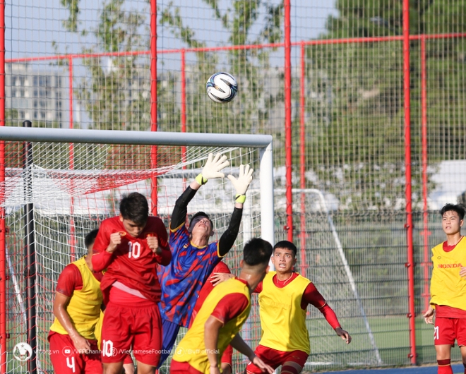 2 nhà vô địch SEA Games gặp trục trặc, U23 Việt Nam có nguy cơ thiệt quân trước trận mở màn Asiad - Ảnh 2.