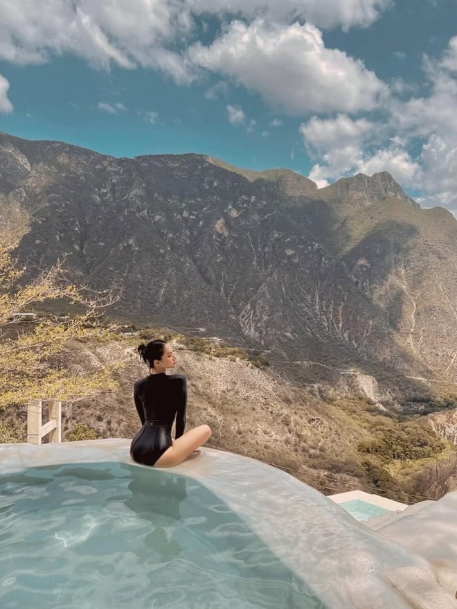 Hương Giang diện áo tắm khoe chân dài, eo thon giữa vùng núi Mexico - Ảnh 3.