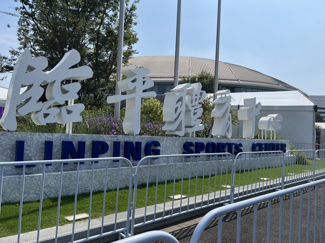 Sân Liping đẹp miễn chê trước trận đấu của Olympic Việt Nam với Mông Cổ - Ảnh 1.