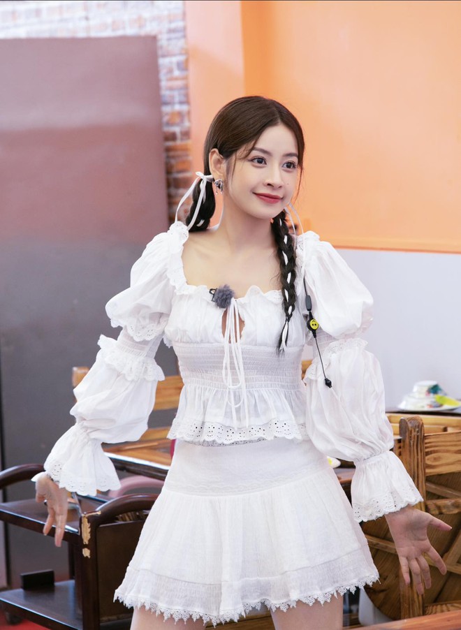 Chi Pu diện g&igrave; cũng được netizen Trung xin &ldquo;info&rdquo; tới tấp, soi ra to&agrave;n đồ local brand Việt chất lượng - Ảnh 3.