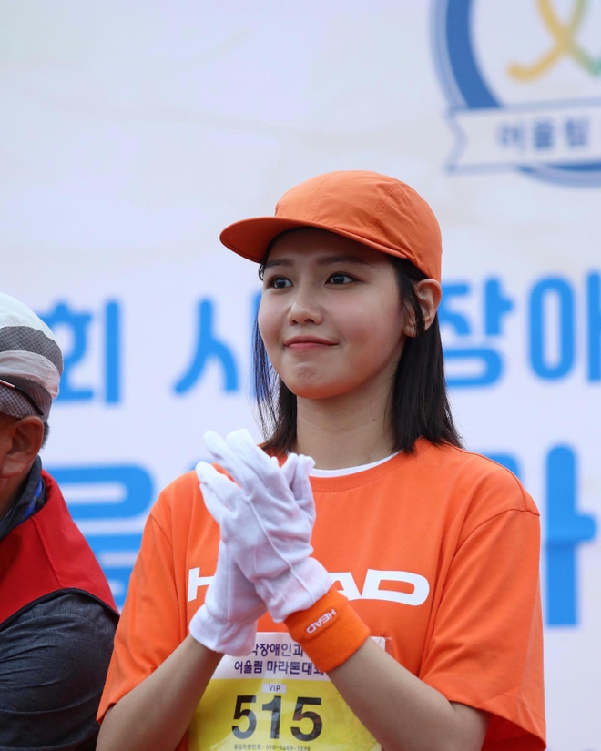 Sooyoung (SNSD) giúp bố tài phiệt tổ chức sự kiện lớn, Jung Kyung Ho đi theo ủng hộ theo cách đầy tinh tế - Ảnh 6.