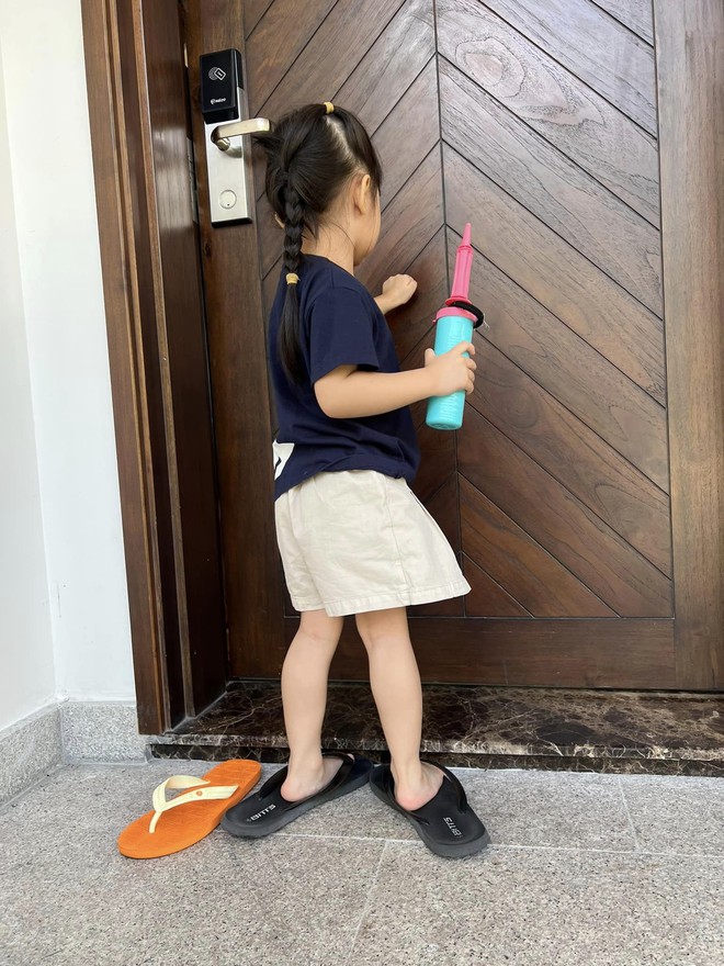 Loạt ảnh đ&aacute;ng y&ecirc;u của con g&aacute;i Cường Đ&ocirc; La - Đ&agrave;m Thu Trang trong ng&agrave;y nghỉ lễ - Ảnh 4.