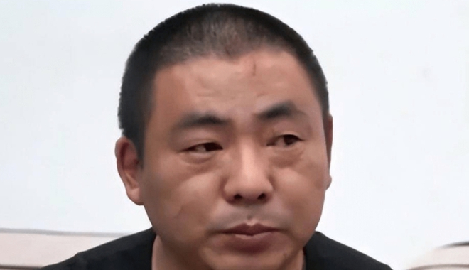 K&ecirc;́t h&ocirc;n 16 năm, người đàn &ocirc;ng sụp đ&ocirc;̉ khi bi&ecirc;́t 3 đứa con gái kh&ocirc;ng phải của mình, càng ph&acirc;̃n n&ocirc;̣ hơn với c&acirc;u nói của c&ocirc; vợ - Ảnh 1.